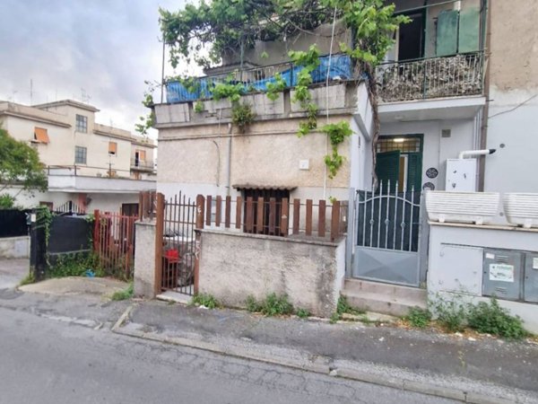 appartamento in vendita a Roma in zona Torre Angela