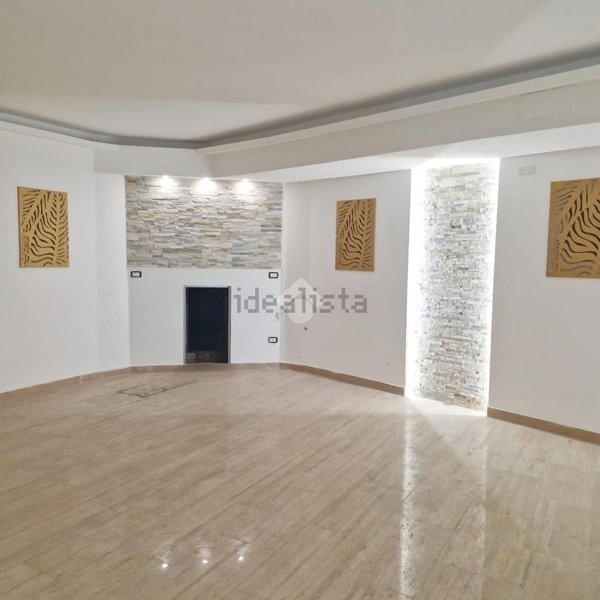 locale di sgombero in vendita a Roma in zona Rione Regola