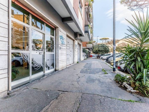 negozio in vendita a Roma in zona Ostia