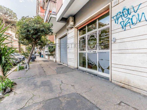 negozio in vendita a Roma in zona Ostia