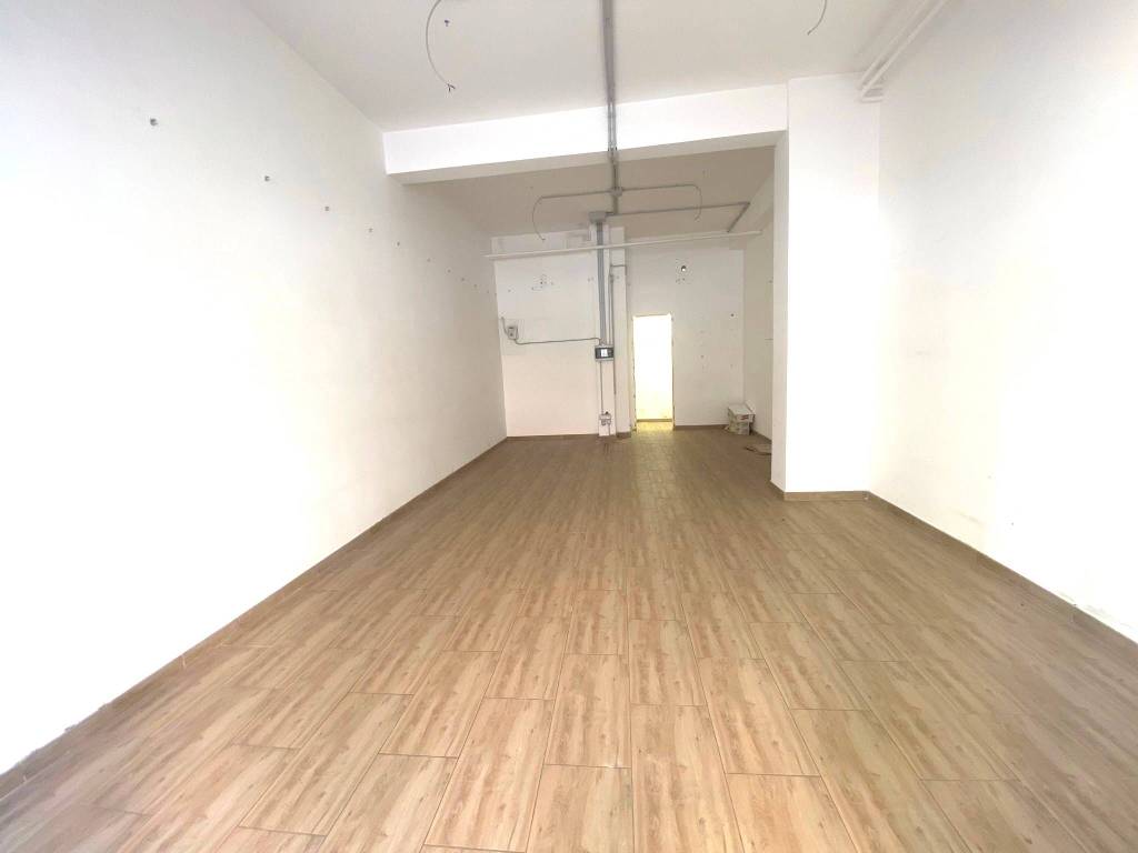 negozio in vendita a Roma in zona Appio Latino