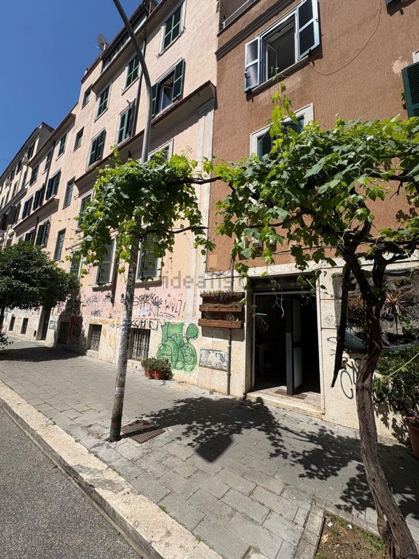 locale commerciale in vendita a Roma in zona Prenestino-Labicano