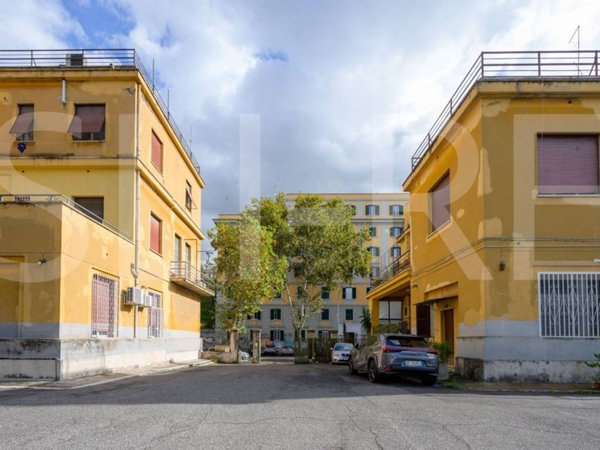 appartamento in vendita a Roma in zona Ostiense