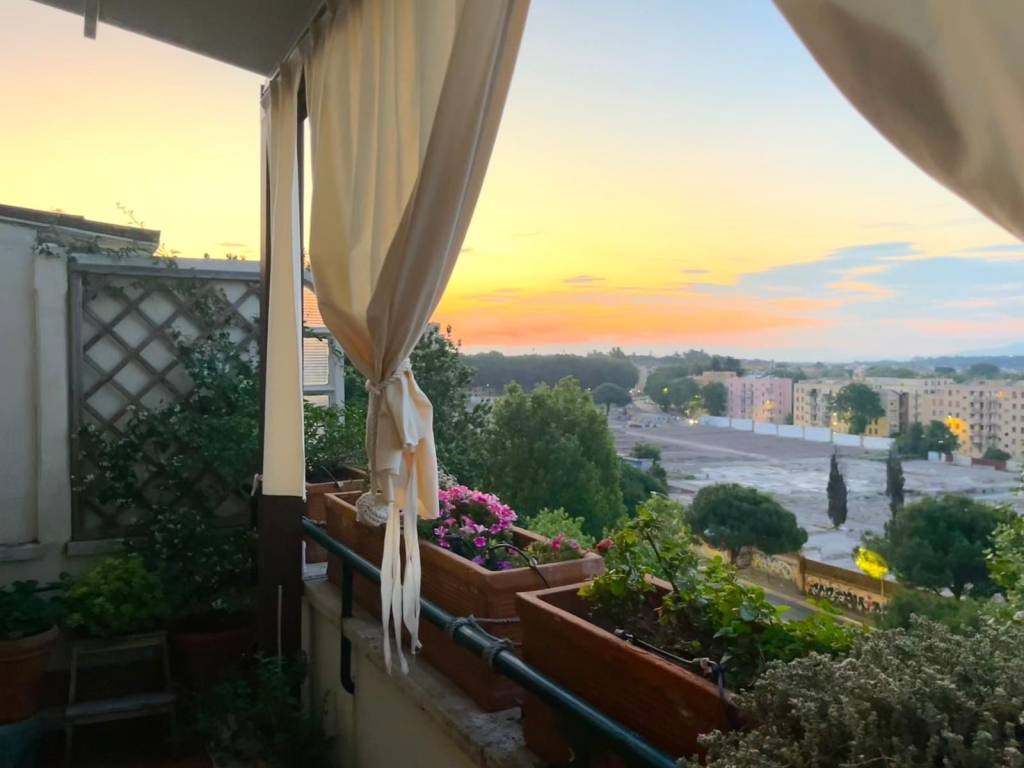appartamento in vendita a Roma in zona Ostiense
