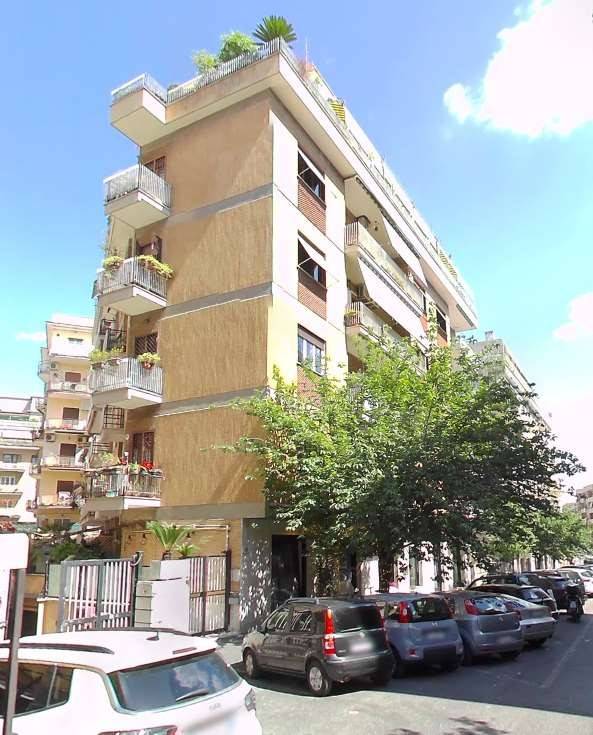 appartamento in vendita a Roma in zona Appio Latino