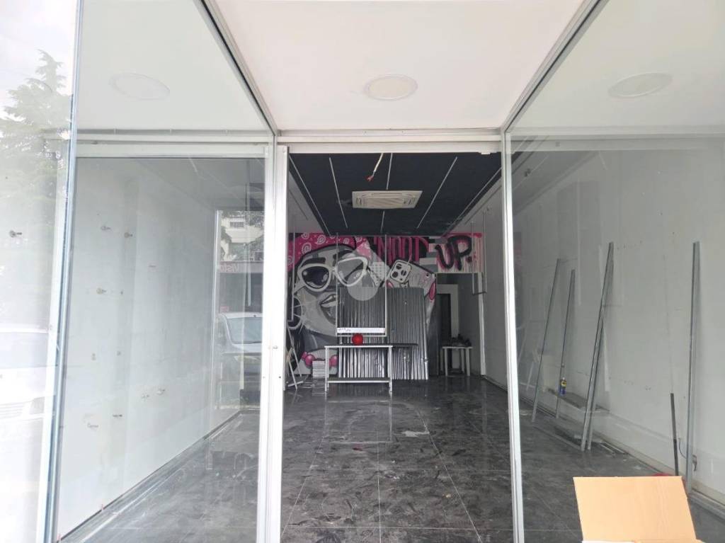 negozio in vendita a Roma in zona Borghesiana