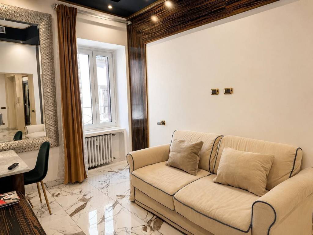 appartamento in vendita a Roma in zona Trevi-Colonna