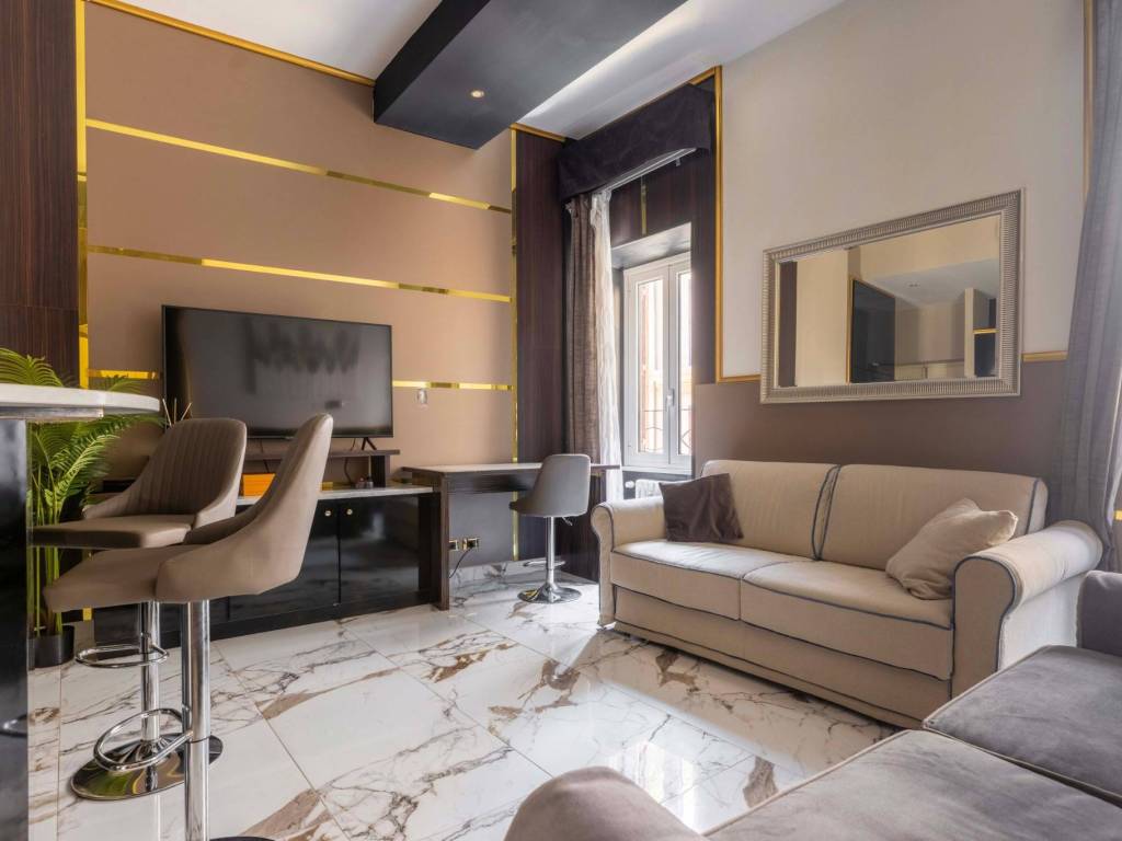 appartamento in vendita a Roma in zona Trevi-Colonna