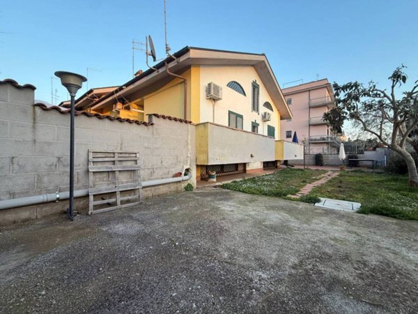 casa indipendente in vendita a Roma in zona Castelverde