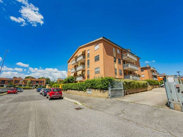appartamento in vendita a Roma in zona Castelverde