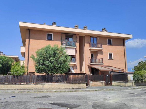 appartamento in vendita a Roma in zona Castelverde
