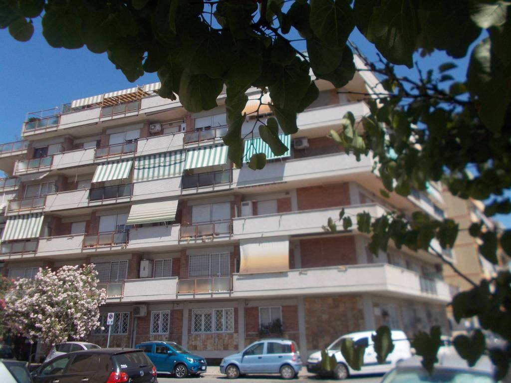 appartamento in vendita a Roma in zona Ostia
