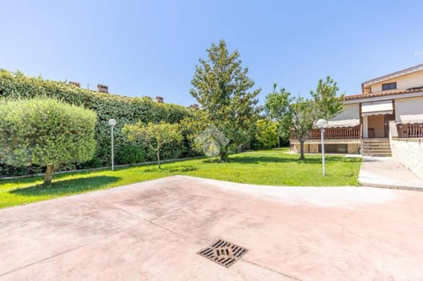 casa indipendente in vendita a Roma in zona Castelverde
