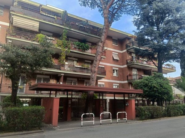 appartamento in vendita a Roma in zona Appio Claudio