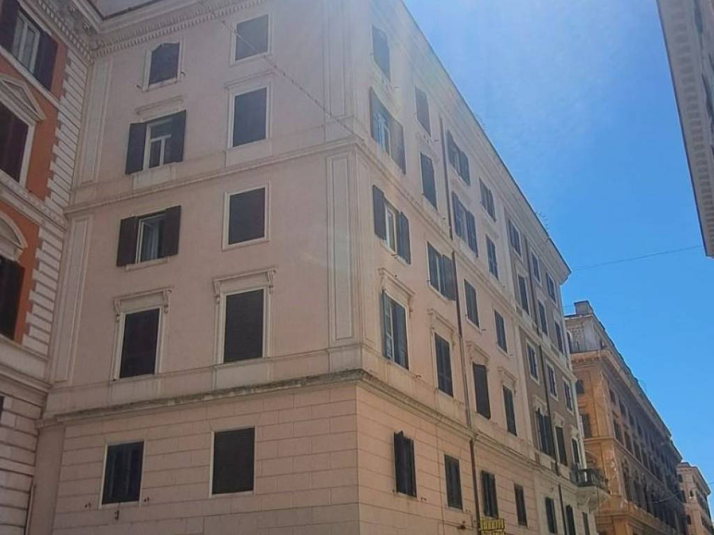 appartamento in vendita a Roma in zona Castro Pretorio