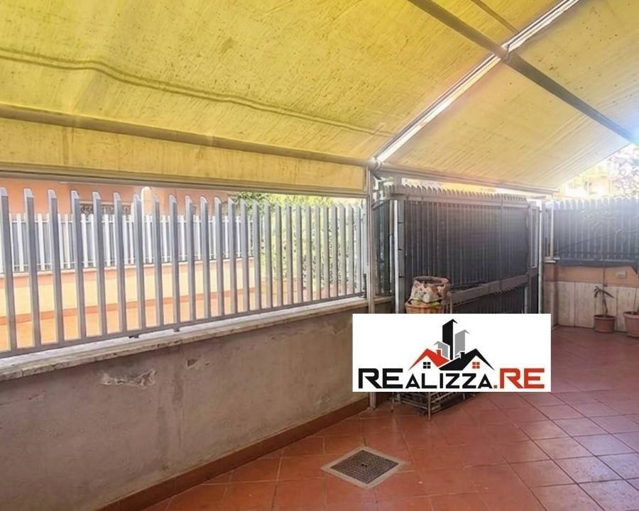 appartamento in vendita a Roma in zona Torre Angela