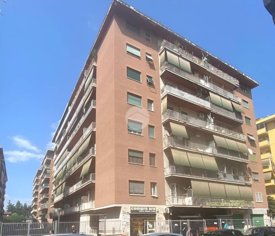 appartamento in vendita a Roma in zona Don Bosco
