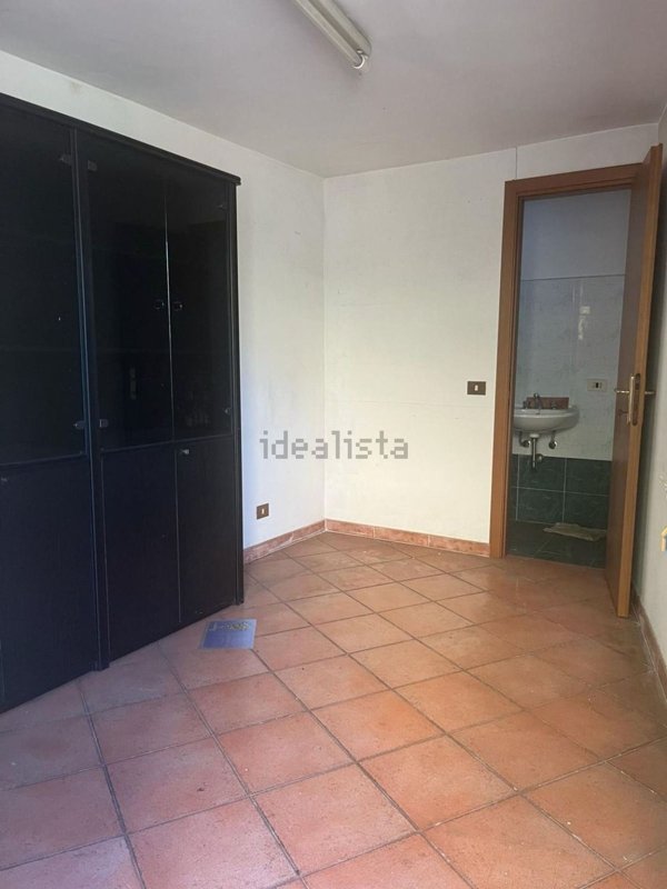 ufficio in vendita a Roma in zona Tor Bella Monaca