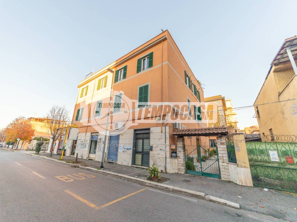 appartamento in vendita a Roma in zona Tuscolano