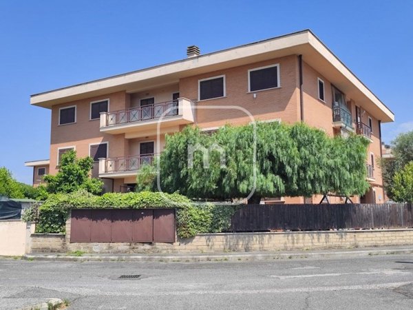 appartamento in vendita a Roma in zona Castelverde