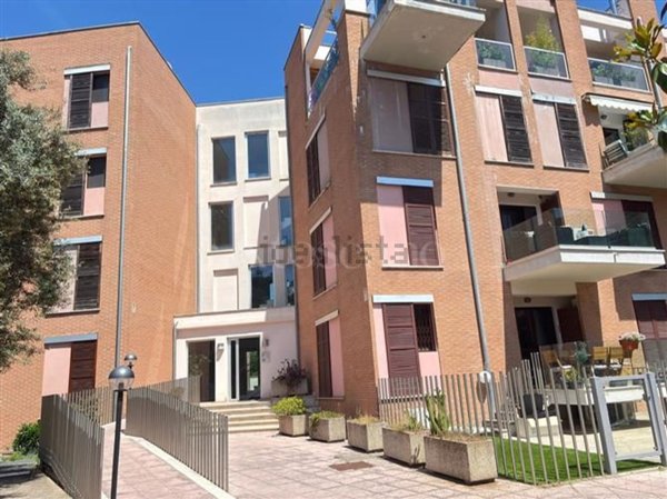appartamento in vendita a Roma in zona Tomba di Nerone