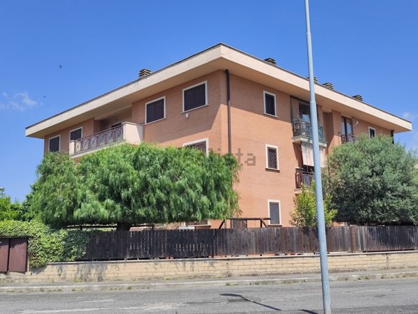 appartamento in vendita a Roma in zona Castelverde