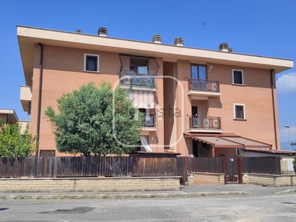 appartamento in vendita a Roma in zona Castelverde