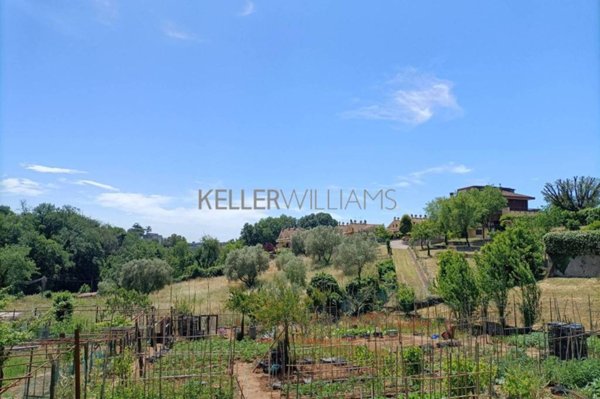 appartamento in vendita a Roma in zona Valle Muricana