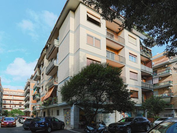 appartamento in vendita a Roma in zona Ostia