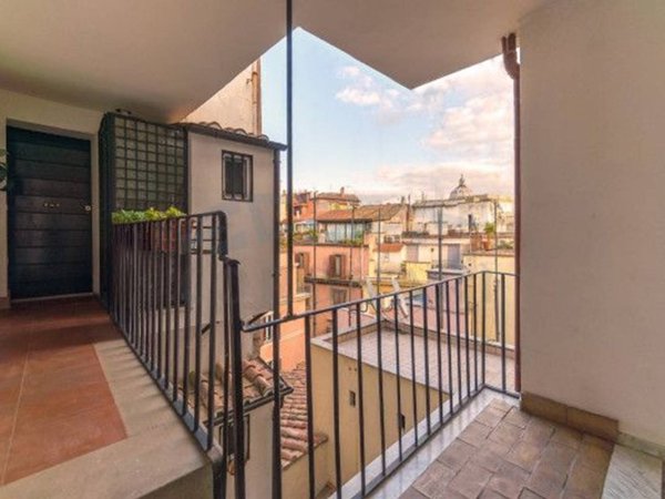 appartamento in vendita a Roma in zona Rione Regola