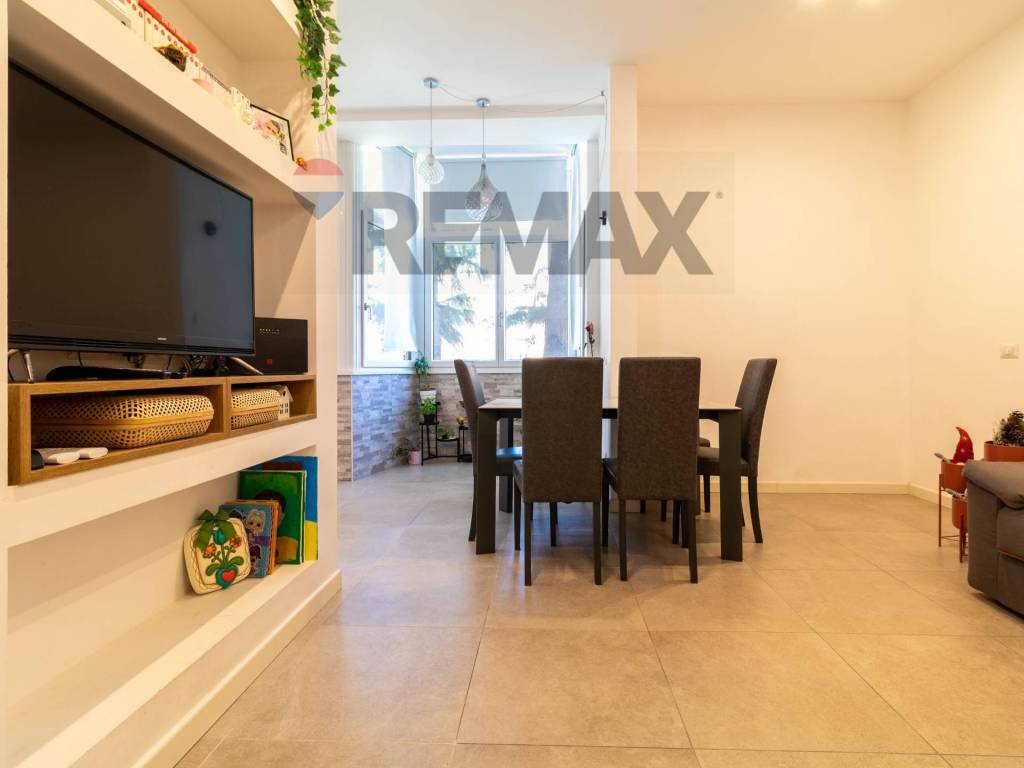 appartamento in vendita a Roma in zona Appio Claudio