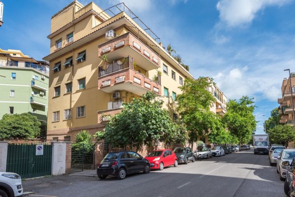 appartamento in vendita a Roma in zona Ostia