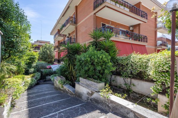 appartamento in vendita a Roma in zona Mostacciano