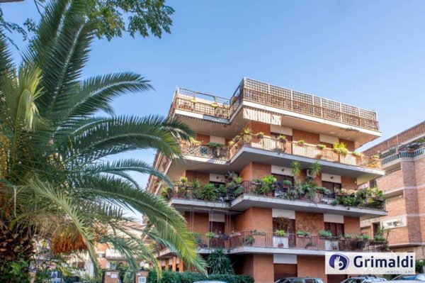 appartamento in vendita a Roma in zona Ardeatino