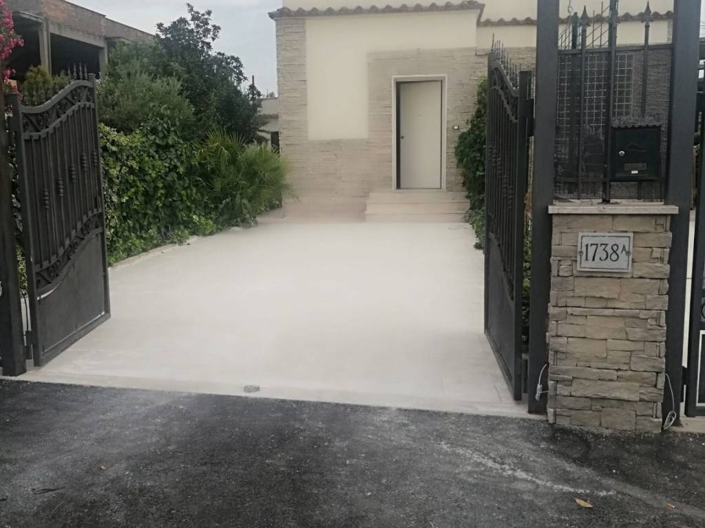 casa indipendente in vendita a Roma in zona Finocchio