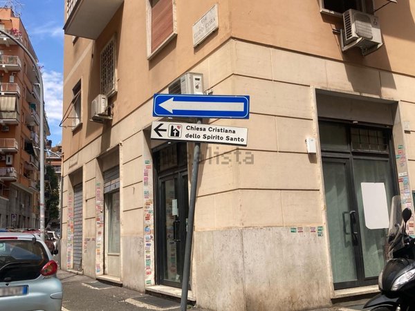 locale commerciale in vendita a Roma in zona Prenestino-Labicano