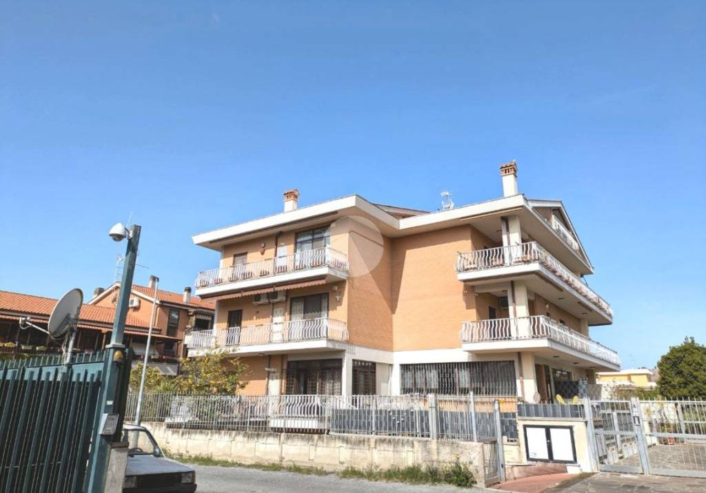 appartamento in vendita a Roma in zona Casal Morena