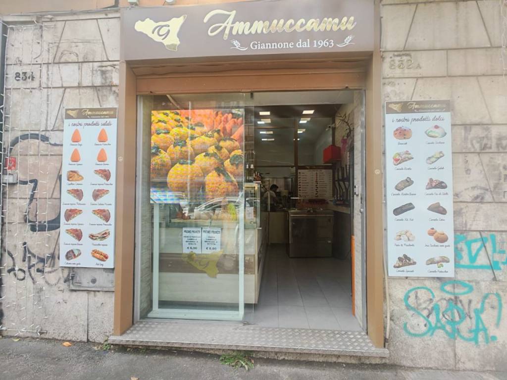 negozio in vendita a Roma in zona Cinecittà