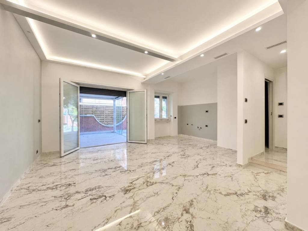 appartamento in vendita a Roma in zona Appio Claudio