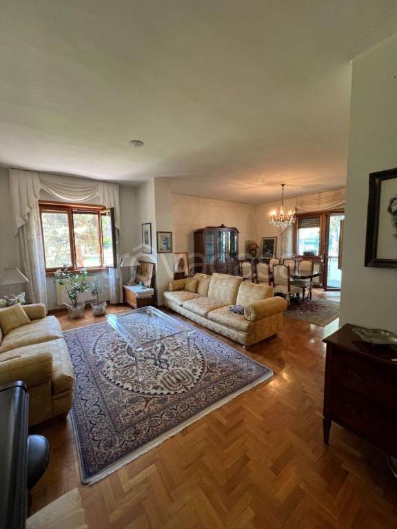 appartamento in vendita a Roma in zona Ardeatino