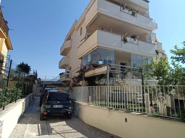 appartamento in vendita a Roma in zona Valle Muricana