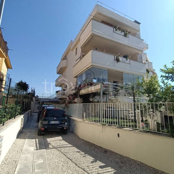 appartamento in vendita a Roma in zona Valle Muricana