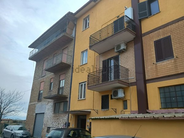 appartamento in vendita a Roma in zona Casal Morena
