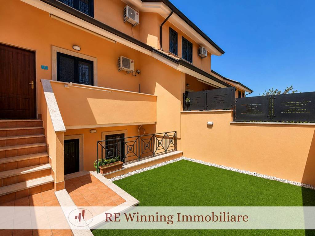 casa indipendente in vendita a Roma in zona Vitinia