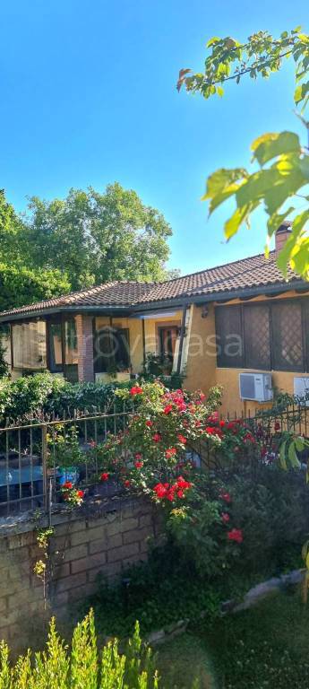 casa indipendente in vendita a Roma in zona Spregamore