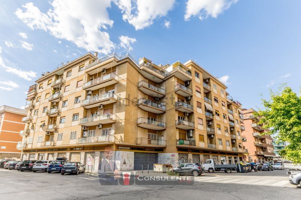 appartamento in vendita a Roma in zona Prenestino-Labicano