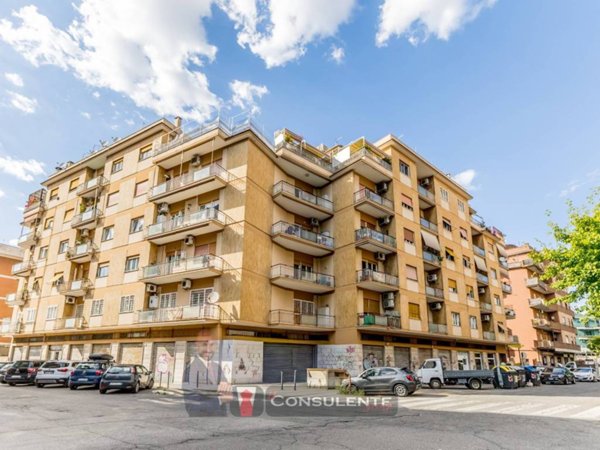 appartamento in vendita a Roma in zona Prenestino-Labicano