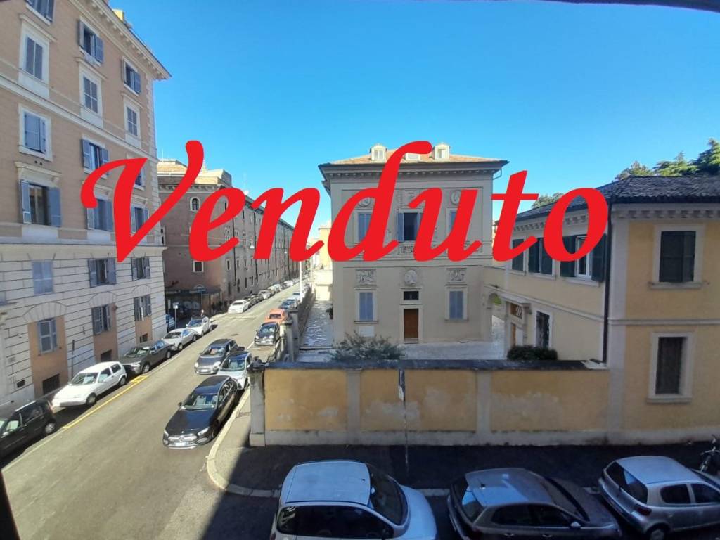 appartamento in vendita a Roma in zona Esquilino