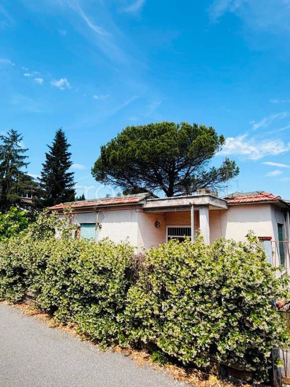 casa indipendente in vendita a Roma in zona Torrione Cerquetta