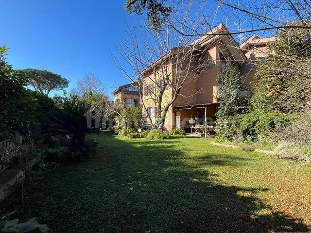 casa indipendente in vendita a Roma in zona Axa